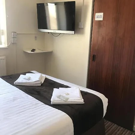Bed & Breakfast The Feathers 3*