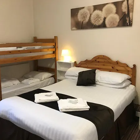 Bed & Breakfast The Feathers