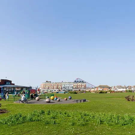 The Headlands 3*