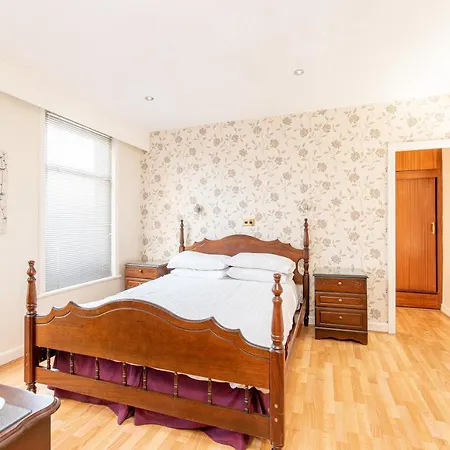 The Headlands 3*