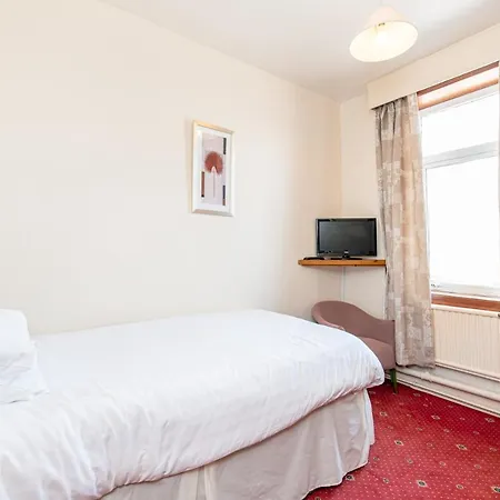 The Headlands 3*