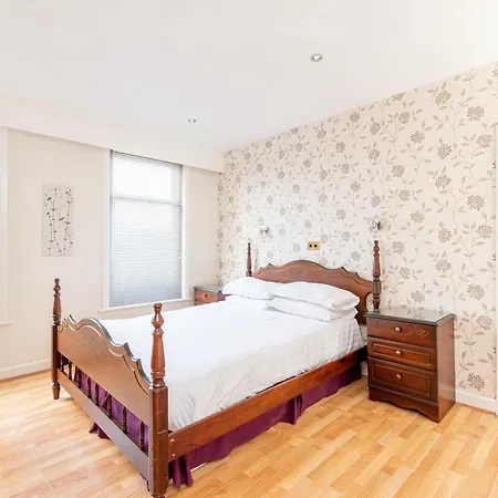 The Headlands 3*