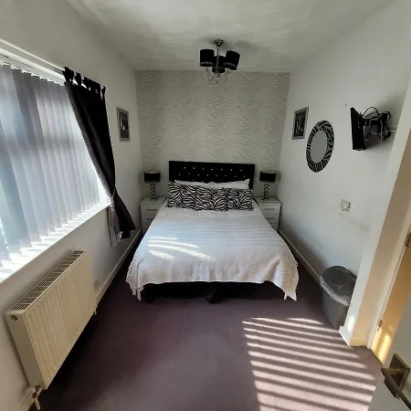 Tamarind Cove & Barrons 4* Blackpool