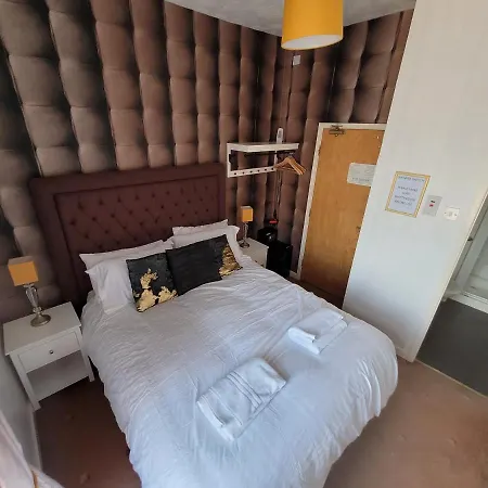 Hotel Tamarind Cove & Barrons 4*