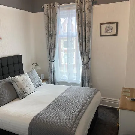 게스트하우스 The Beechcliffe - Over 35's Only 3*