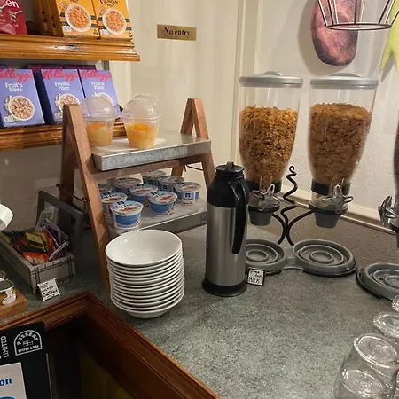 Clifton Court Hotel 2*