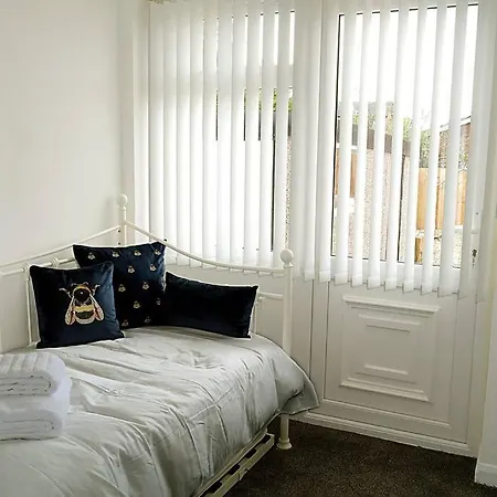 Bee Bungalow In * Blackpool