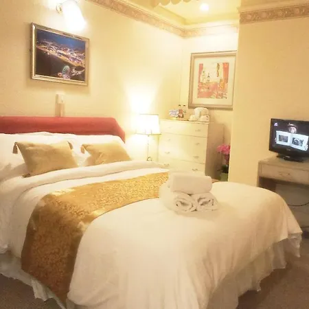 Lily Hotel