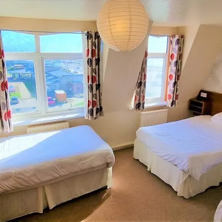 The Headlands 3*