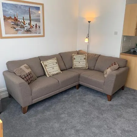Delamere Ground Floor Flat Apartamento *
