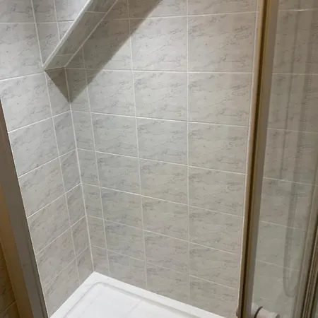 Delamere Ground Floor Flat Apartamento *