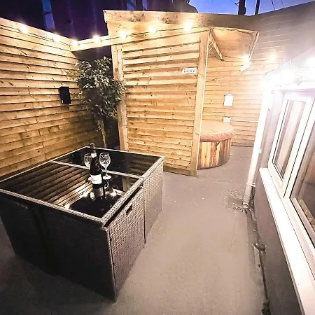 Luxury Hottub & Jacuzzi
