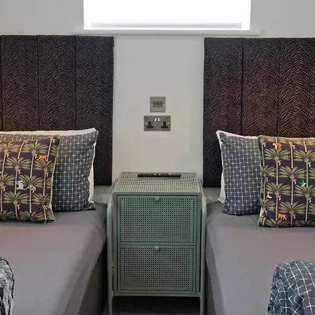 Blackbird And Luxury 14 Apartment Blackpool