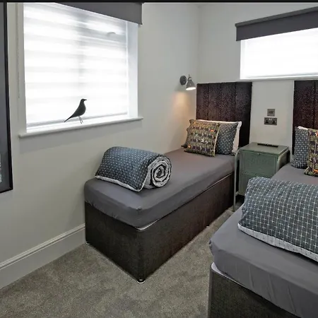 Blackbird And Luxury 14 * Blackpool