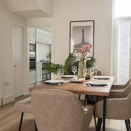 The Callie By Sasco Holiday home