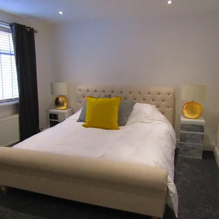 Two Bedroom Town Centre Apartment Blackpool
