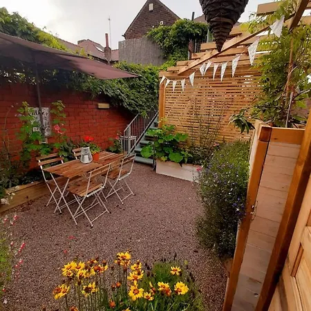 Unique 2 Bedroom In The Ideal Location