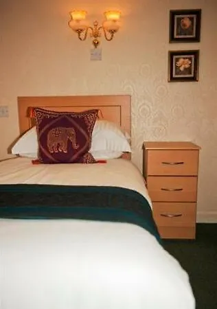 Myroomz Tudor Rose Original 招待所 3*