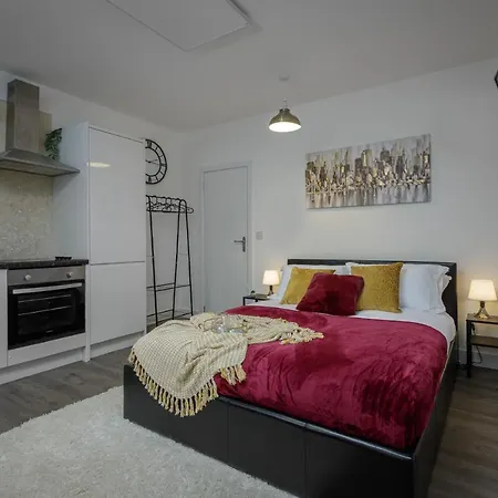 King Sized Luxury - Stylish Flat Blackpool