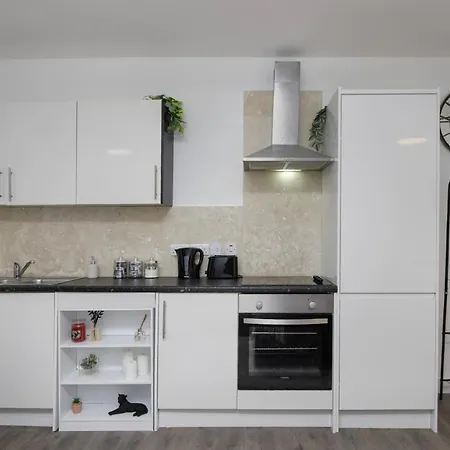 King Sized Luxury - Stylish Flat *