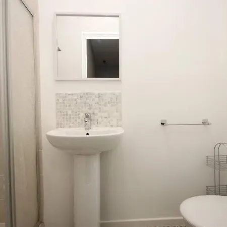 Barton Beachside - Penthouse Twobedroom Apartment, Double & Twins - & Promenade Location - Over 21's, Family Friendly Only, Id Required, Stairs Access, Free Parking Appartement Blackpool