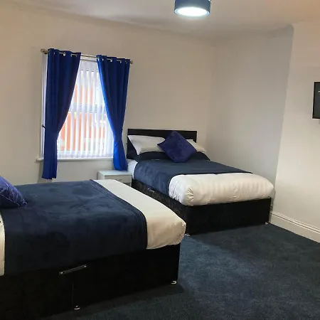 Agapi - Sea View Sleeps Apartment Blackpool