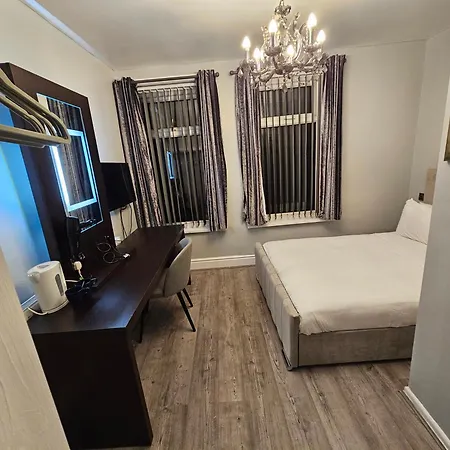 Hotel Tamarind Cove & Barrons Blackpool