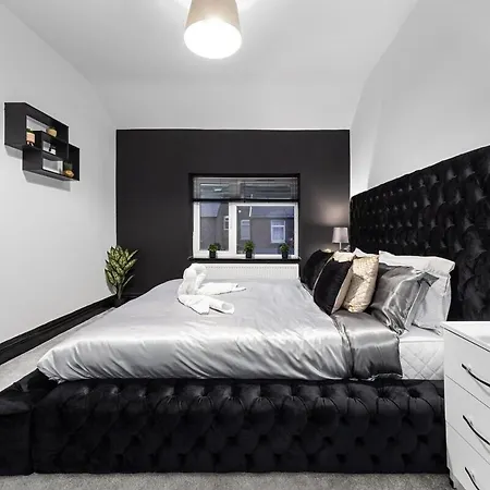 Holiday home Luxury By The Sea, Beautiful 3 Bedroom House With Fast Wifi, King Bed, Lovely Garden! Blackpool's Finest Getaway Experience For Up To 8 Guests! Blackpool