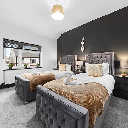 Holiday home Luxury By The Sea, Beautiful 3 Bedroom House With Fast Wifi, King Bed, Lovely Garden! Blackpool's Finest Getaway Experience For Up To 8 Guests! Blackpool