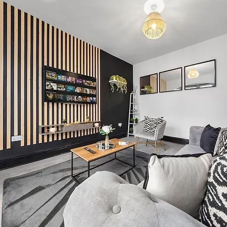 Holiday home Luxury By The Sea, Beautiful 3 Bedroom House With Fast Wifi, King Bed, Lovely Garden! Blackpool's Finest Getaway Experience For Up To 8 Guests! *