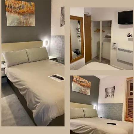 Bromptons Hotel *