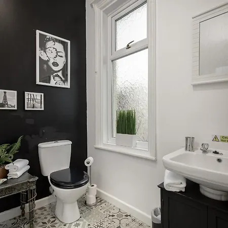 Hornby Apartment