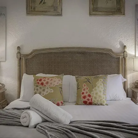 Hornby Apartment *