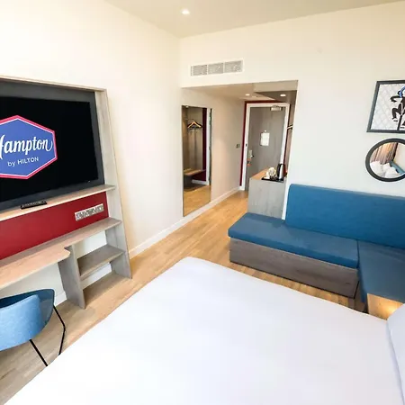 Hampton By Hilton Otel 3*