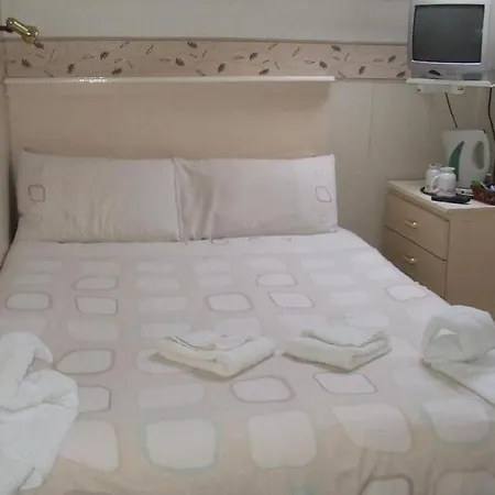 Hotel Fern - Road 2*