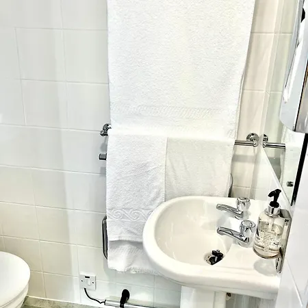 Clifton Court Hotel 2*
