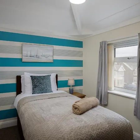 Arnside - Spacious 10-bedroom Seaside Vakantiehuis