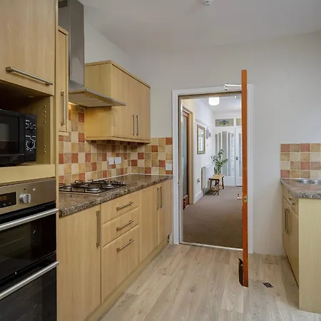 Arnside - Spacious 10-bedroom Seaside *