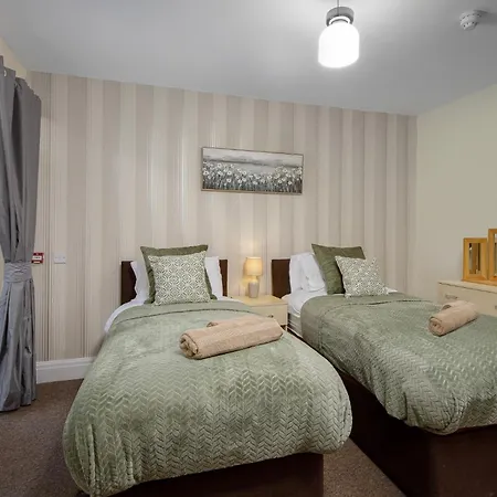 Arnside - Spacious 10-bedroom Seaside * Blackpool