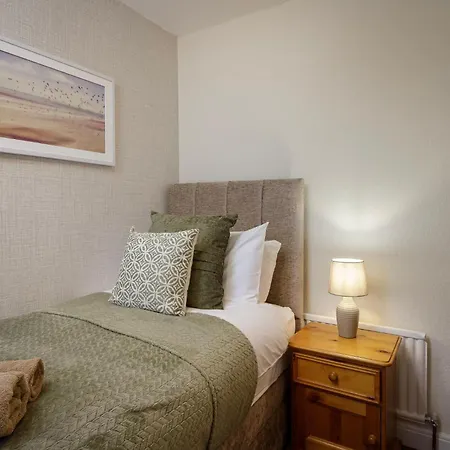 Arnside - Spacious 10-bedroom Seaside Vakantiehuis