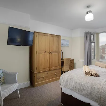 Arnside - Spacious 10-bedroom Seaside Vakantiehuis Blackpool