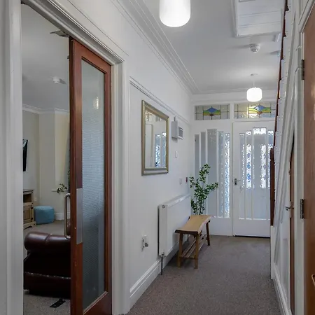 Arnside - Spacious 10-bedroom Seaside