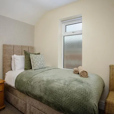 Arnside - Spacious 10-bedroom Seaside Vakantiehuis Blackpool