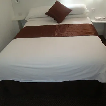 Hotel The Sandhurst 2*