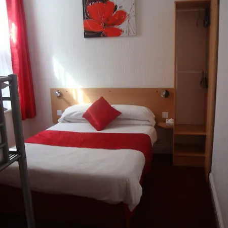 Hotel The Sandhurst 2*