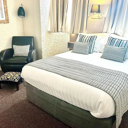 Clifton Court Hotel