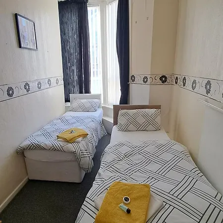 Fern - Road Hotel