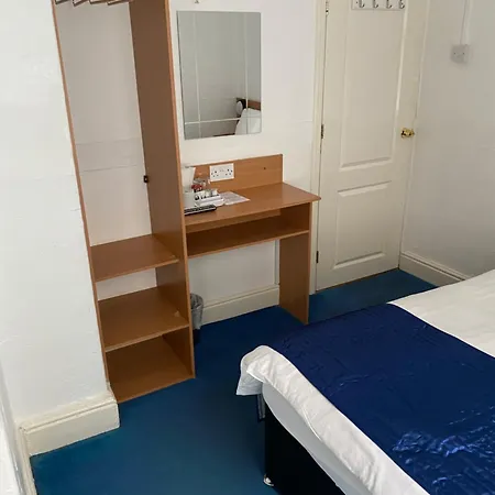 Hotel The Sandhurst 2*