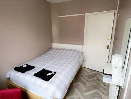 Hotel The Merlin 2*