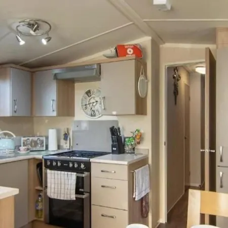 Seaside Bliss Caravan Retreat In Apartment *